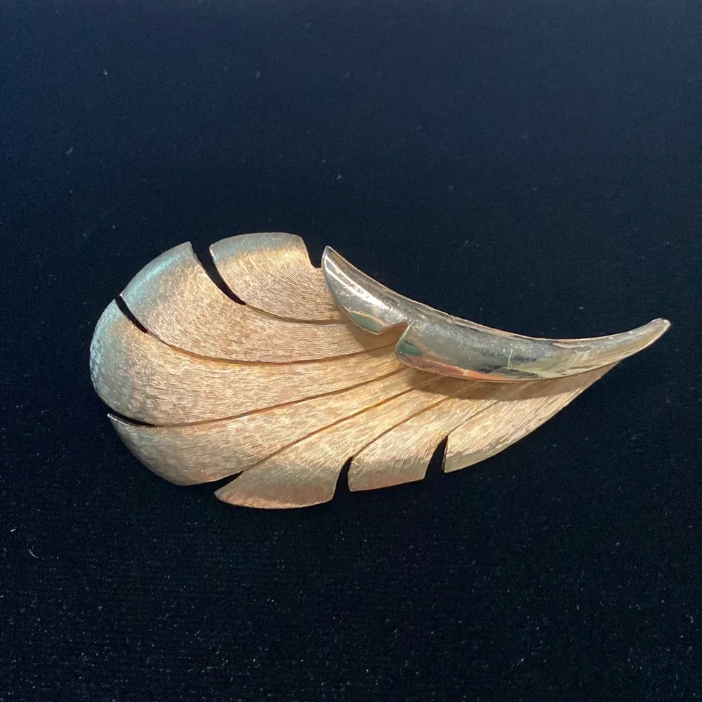 Vintage Gold Leaf Textured Brooch
